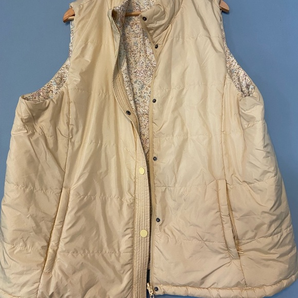 Penningtons Cream reversible vest. - Picture 1 of 5